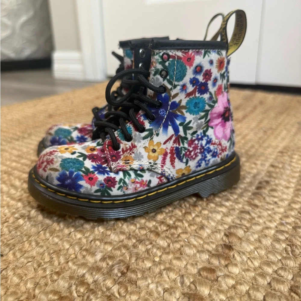 Dr. Martens Toddler Boots- size 8